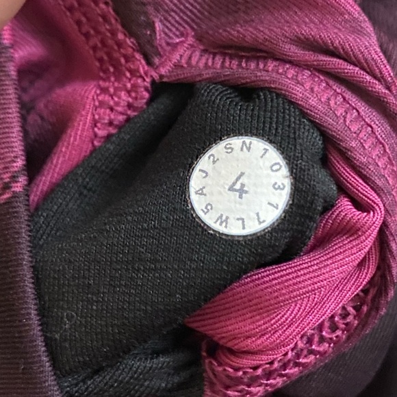 Lululemon leggings size 4 - Picture 4 of 4